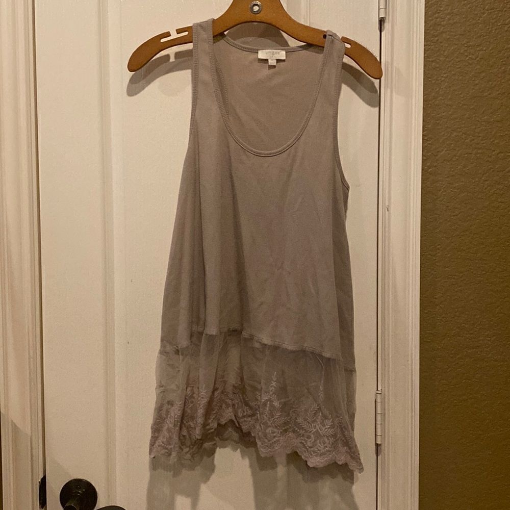 Umgee Women’s Beige Tank Top with Lace and Embroidery Size Medium NWOT